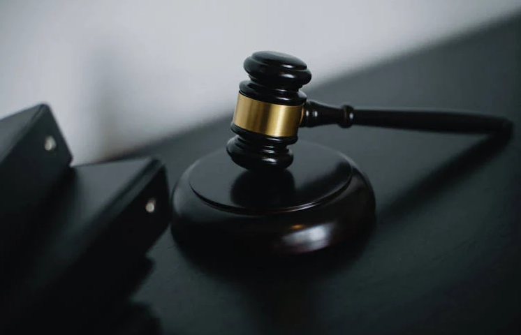 प्रेमीकी श्रीमतीलाई सात करोड क्षतीपूर्ति दिन अदालतको आदेश