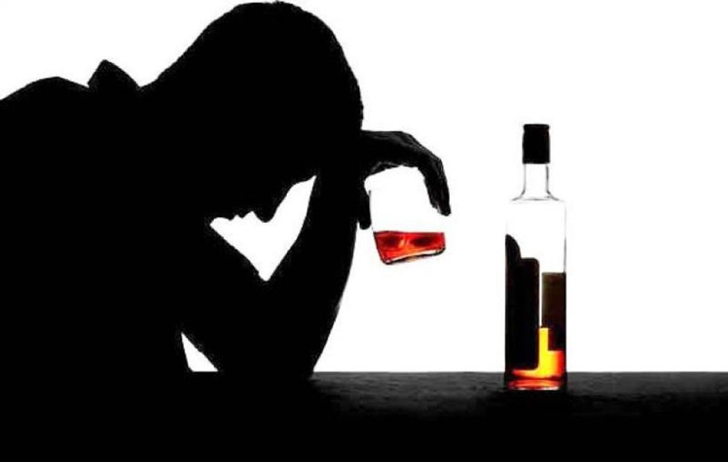 अब मदिरा सेवन र बिक्रीबितरण गर्नेलाई ढुङ्गा बोकाइने !