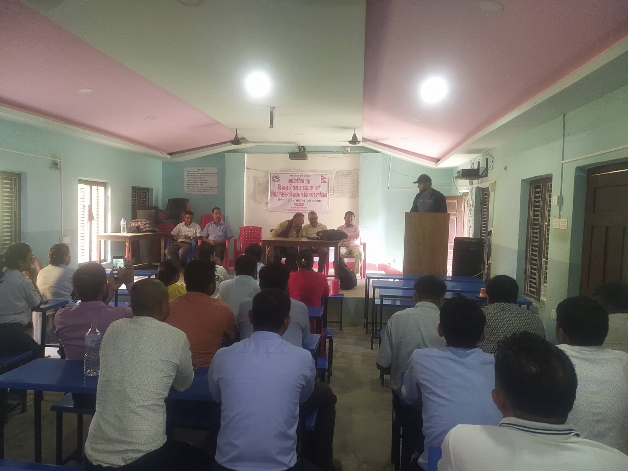 रुपन्देहीको कञ्चनमा बिज्ञान बिषय शिक्षण गर्ने शिक्षकहरुलाई क्षमता बिकास तालिम