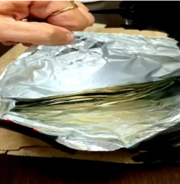 केएफसीबाट मगाइन् खाना, प्याकेटभित्र भेटियो ७० हजार !