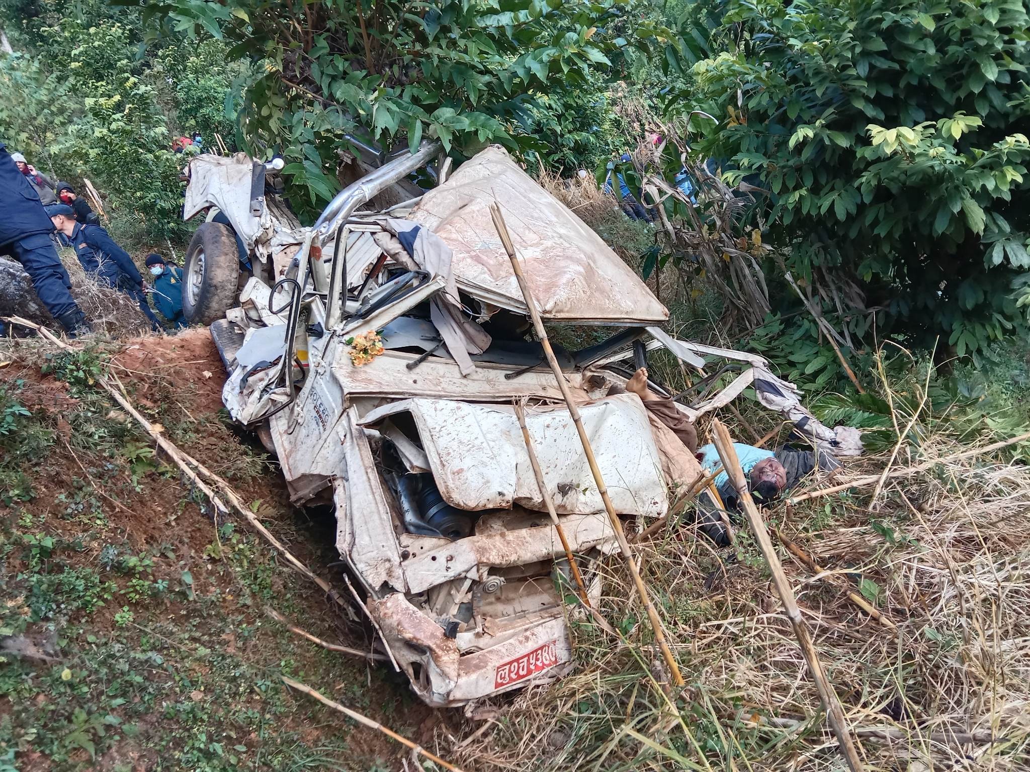 गुल्मीको ठूलो लुम्पेकमा बलेरो जीप दुर्घटना, ४ जनाको मृत्यु