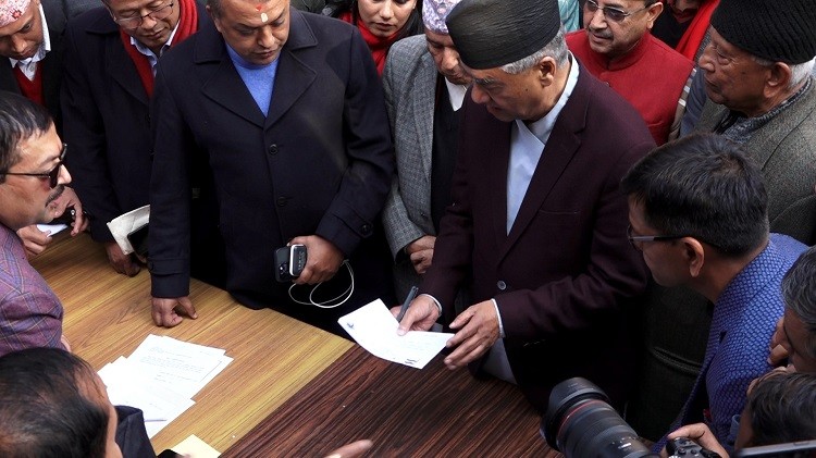 देउवालाई उम्मेदवारी फिर्ता लिन गगन थापाको आग्रह