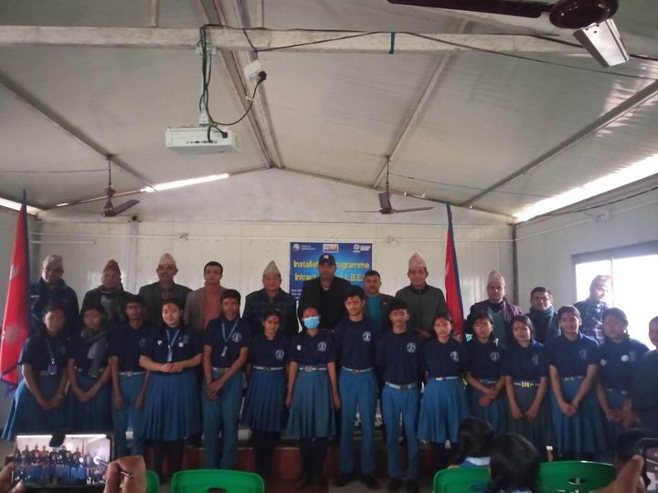 लिट्ल वर्डस्मा इन्ट्र्याक्ट क्बल अफ लिटल वर्डस गठन