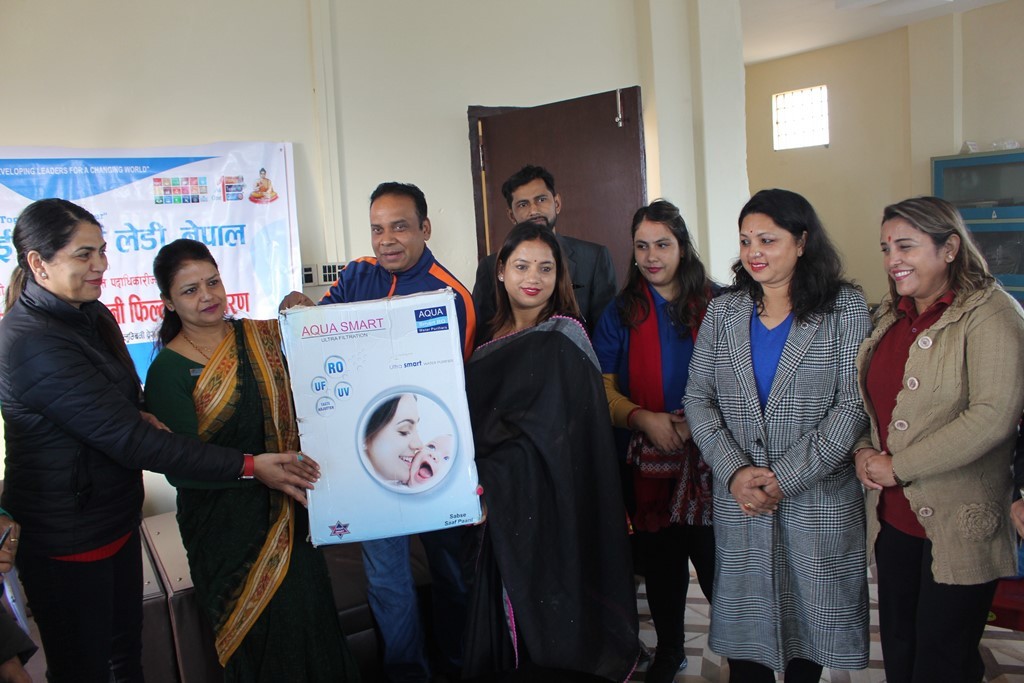 लुम्बिनी प्रेस क्लबलाई जेसीआई सिद्धार्थ लेडीद्वारा पानी फिल्टर हस्तान्तरण