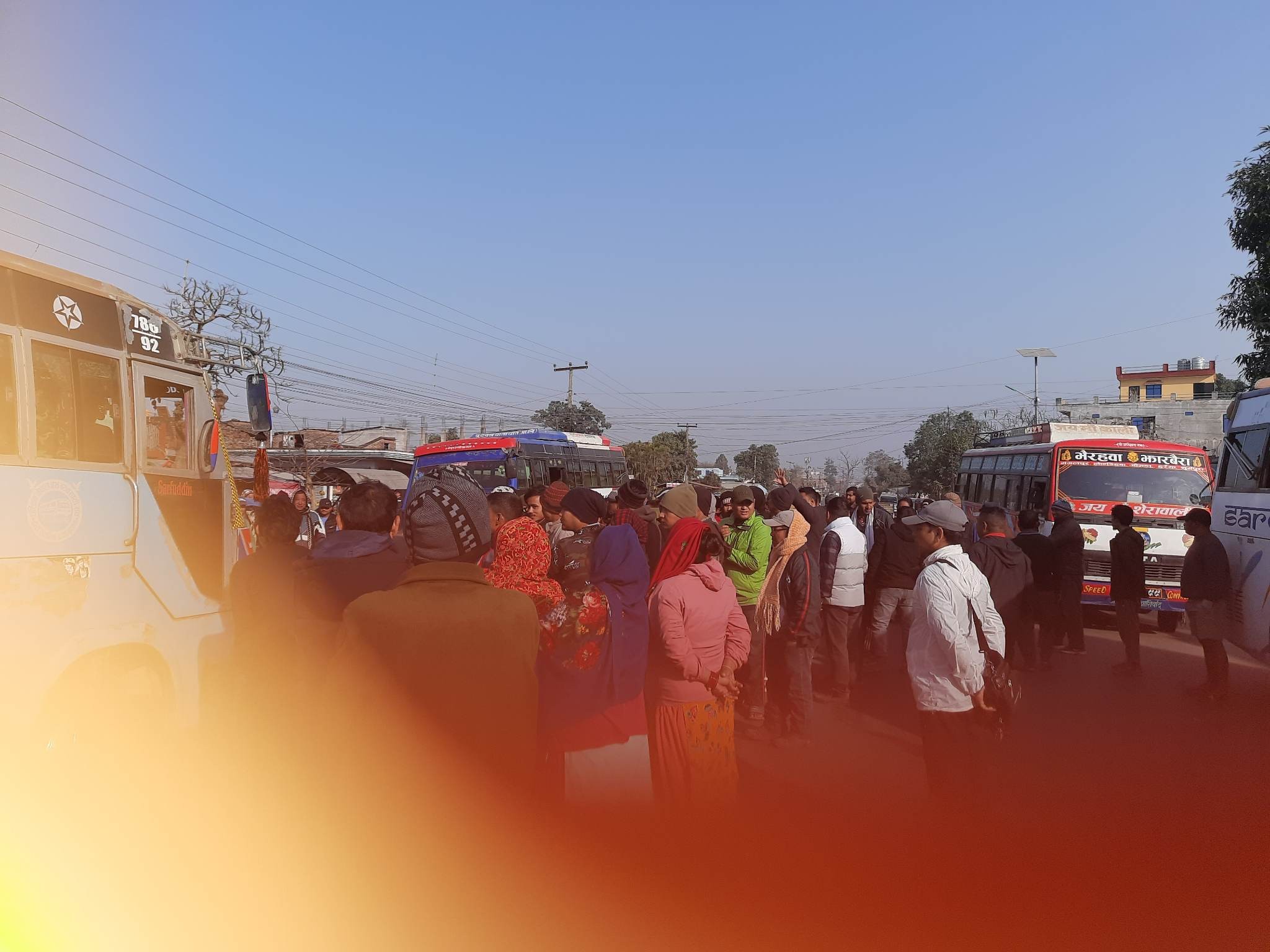 पिडितले उपचार खर्च नपाएको भन्दै कञ्चनमा चक्का जाम