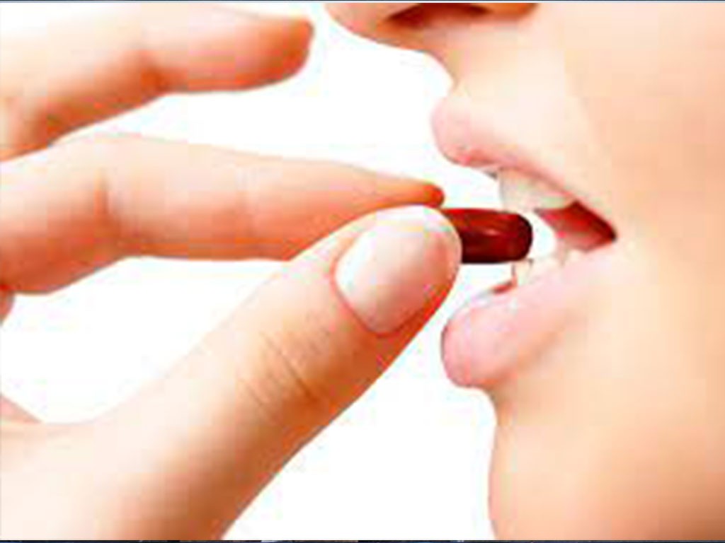 १५ जिल्लामा हात्तीपाइले विरुद्धको औषधि खुवाइदै