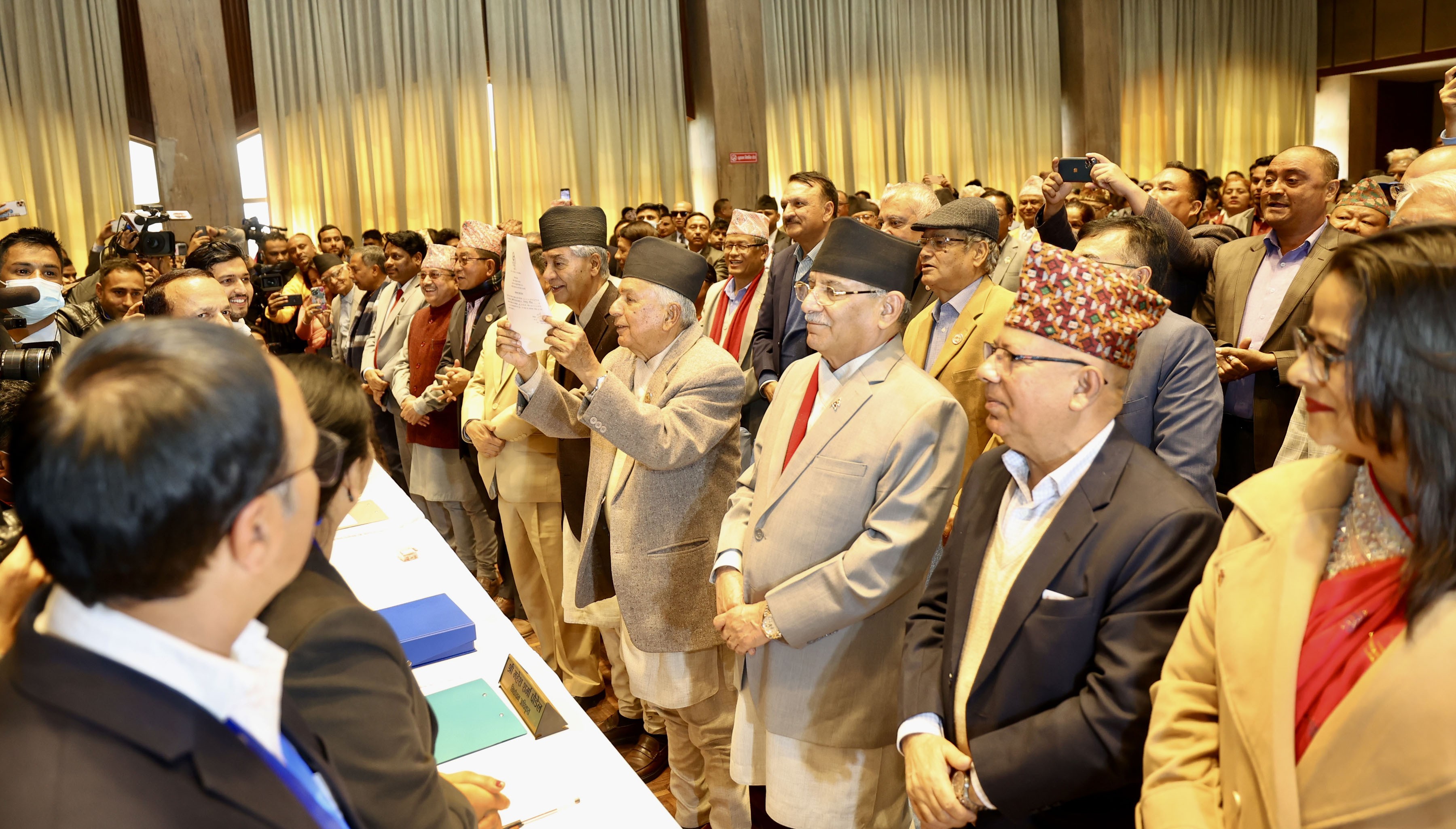 राष्ट्पति पदका लागि नेपाली कांग्रेसका रामचन्द्र पौडेल र एमालेबाट सुवास नेम्वाङ्गको उमेद्वारी