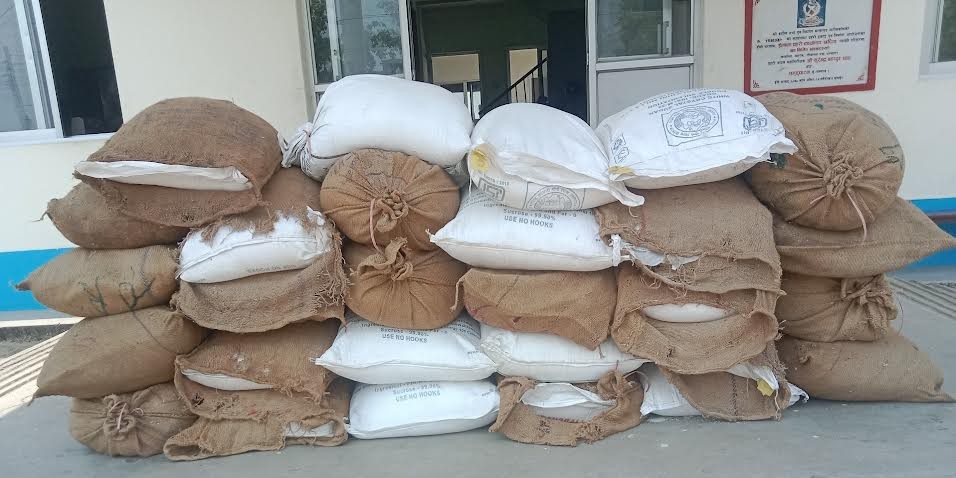 रुपन्देहीको शुद्धोधनबाट २८ बोरा अवैध चिनी बरामद