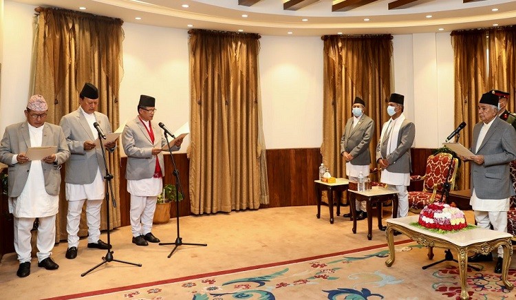 कांग्रेसका नवनियुक्त ३ मन्त्रीद्धारा शपथ ग्रहण