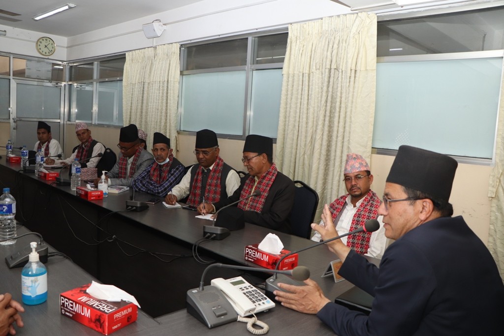 भनपा प्रमुख प्रजापति र चामुन्दा बिन्द्रासैनी नपा प्रमुख शाहीबीच भेट