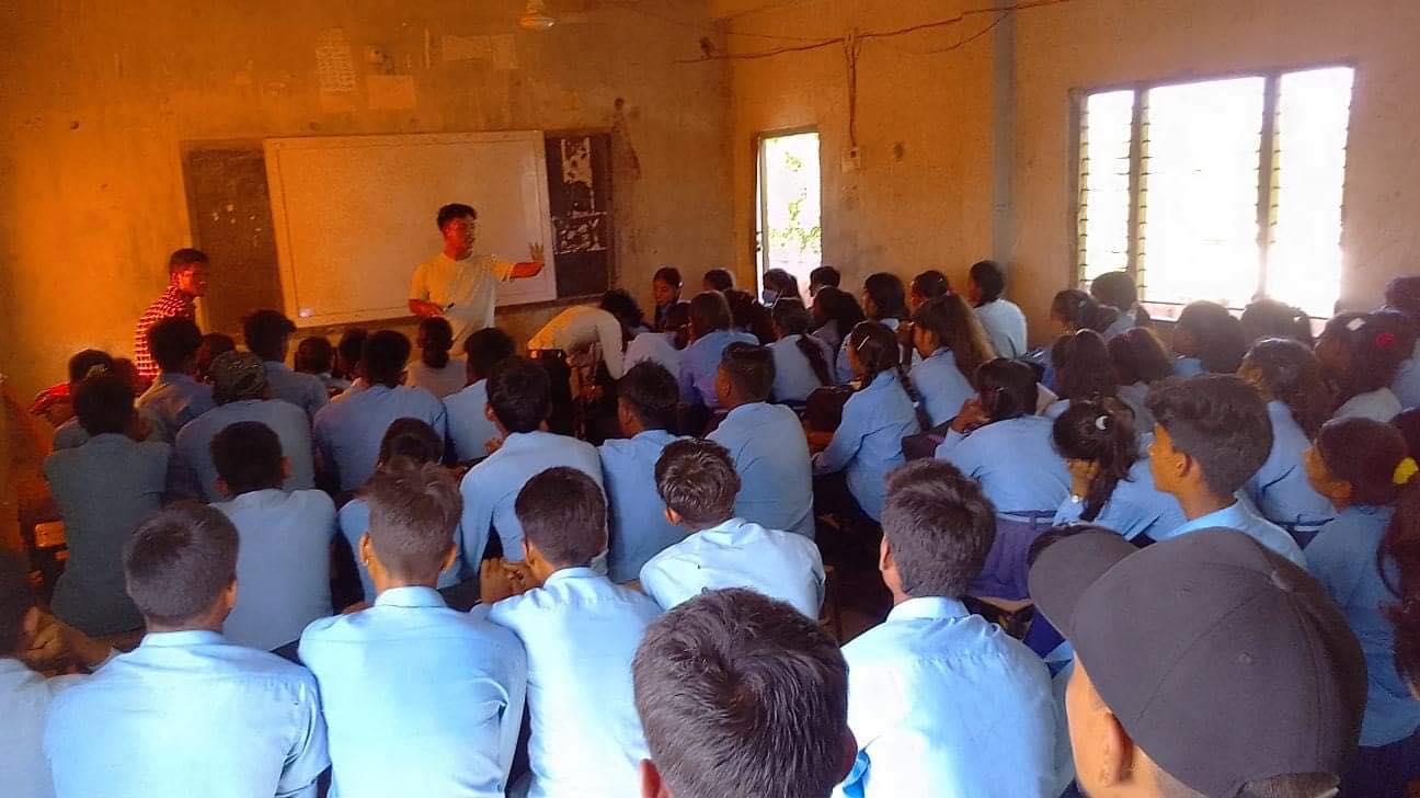 शुद्धोधनको गुरौलिया स्कुलमा लागु औषध दुर्बयसनी बिरुद्धको सचेतना कार्यक्रम