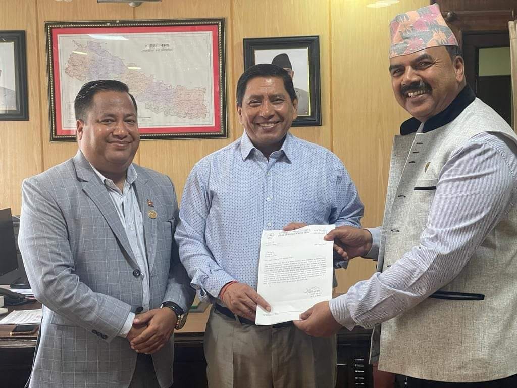 गैडहवामा ईलाका प्रशासन कार्यालय राख्न गैडहवाका अध्यक्ष पौडेलद्वारा गृह मन्त्री श्रेष्ठसमक्ष मागपत्र