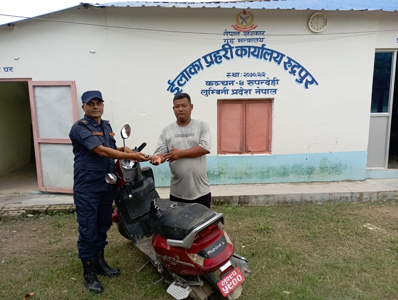 कञ्चनमा चोरी भएको स्कुटर ईलाका प्रहरी कार्यालय रुद्रपुरद्वारा फेला