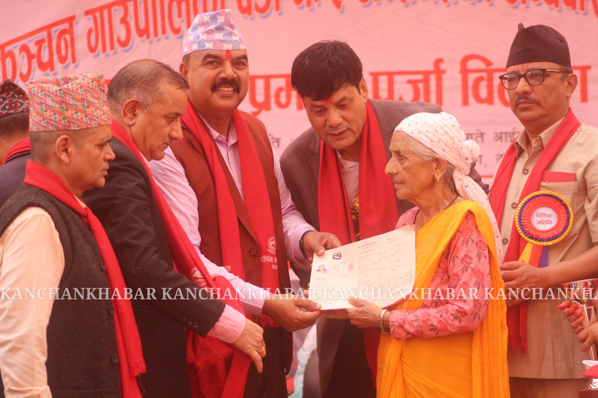 कञ्चनमा ४५१ जना अव्यबस्थित बसोवासीले पाए लालपुर्जा, ८४ सम्म सबैले लालपुर्जा पाउने उपप्रधान तथा अर्थमन्त्री पौडेललेको दावी
