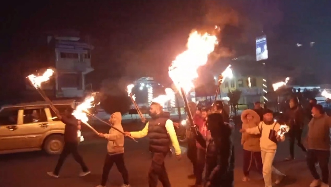 अखिल (समाजवादी) का तीन विद्यार्थी नेता पक्राउ