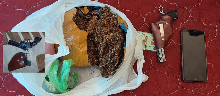 रकम असुल्न नक्कली रिभल्भर देखाउँदै हिँड्ने व्यक्ति पक्राउ