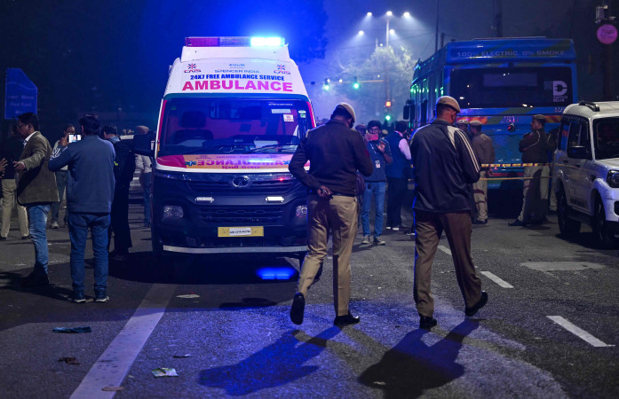 दिल्लीमा बम विस्फोट, आठ जनाको मृत्यु, हजारौं हताहती