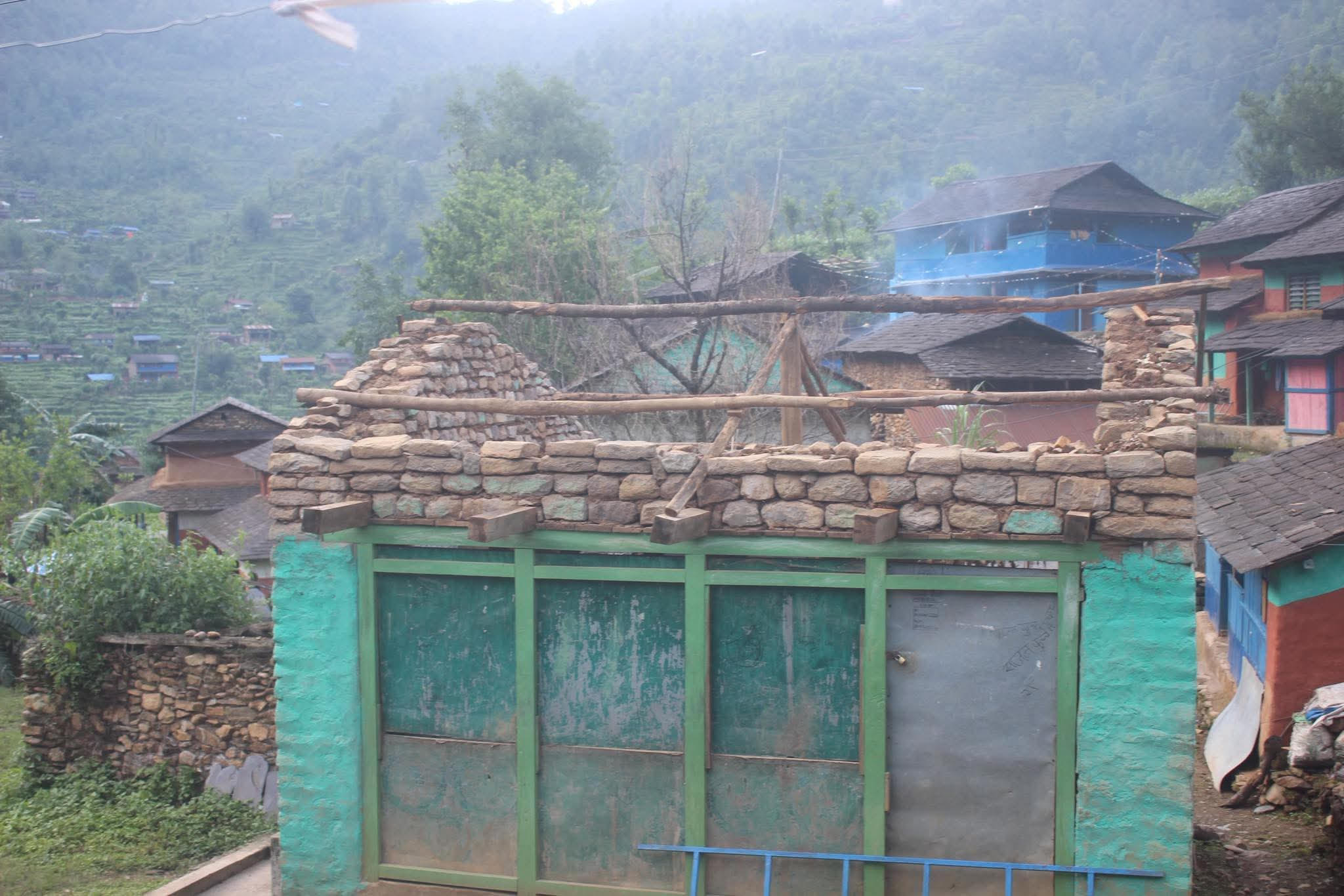 गलकोटमा वर्षासहितको हावाहुरीका कारण घररगोठमा क्षती