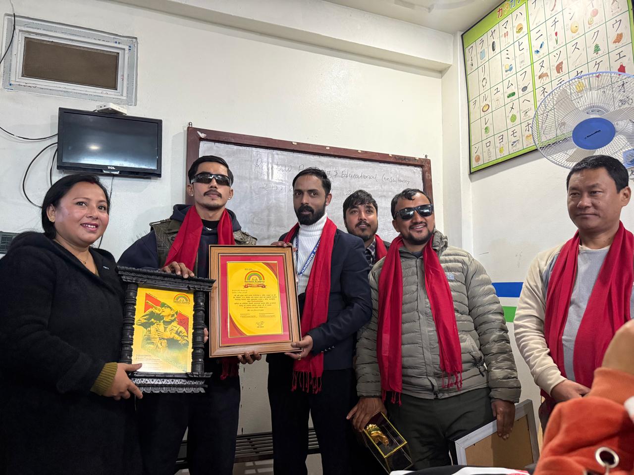 रेन्वो एकेडेमी तथा एजुकेश कन्सल्टेन्सीद्वारा र्यापर भि योमा र स्थानीय सञ्चारकर्मीहरुलाई सम्मान