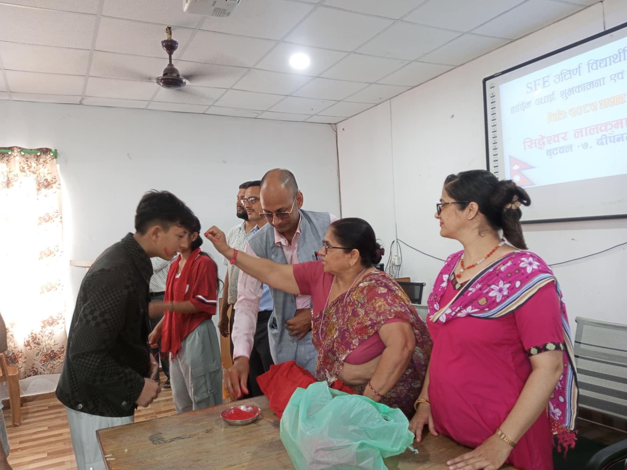 सिद्धेश्वरी लालकुमारी माविमा एस ई ई उत्तिर्ण विद्यार्थीहरुलाई बधाई तथा सम्मान, वडा नं. ७ को गहना भएको दावी